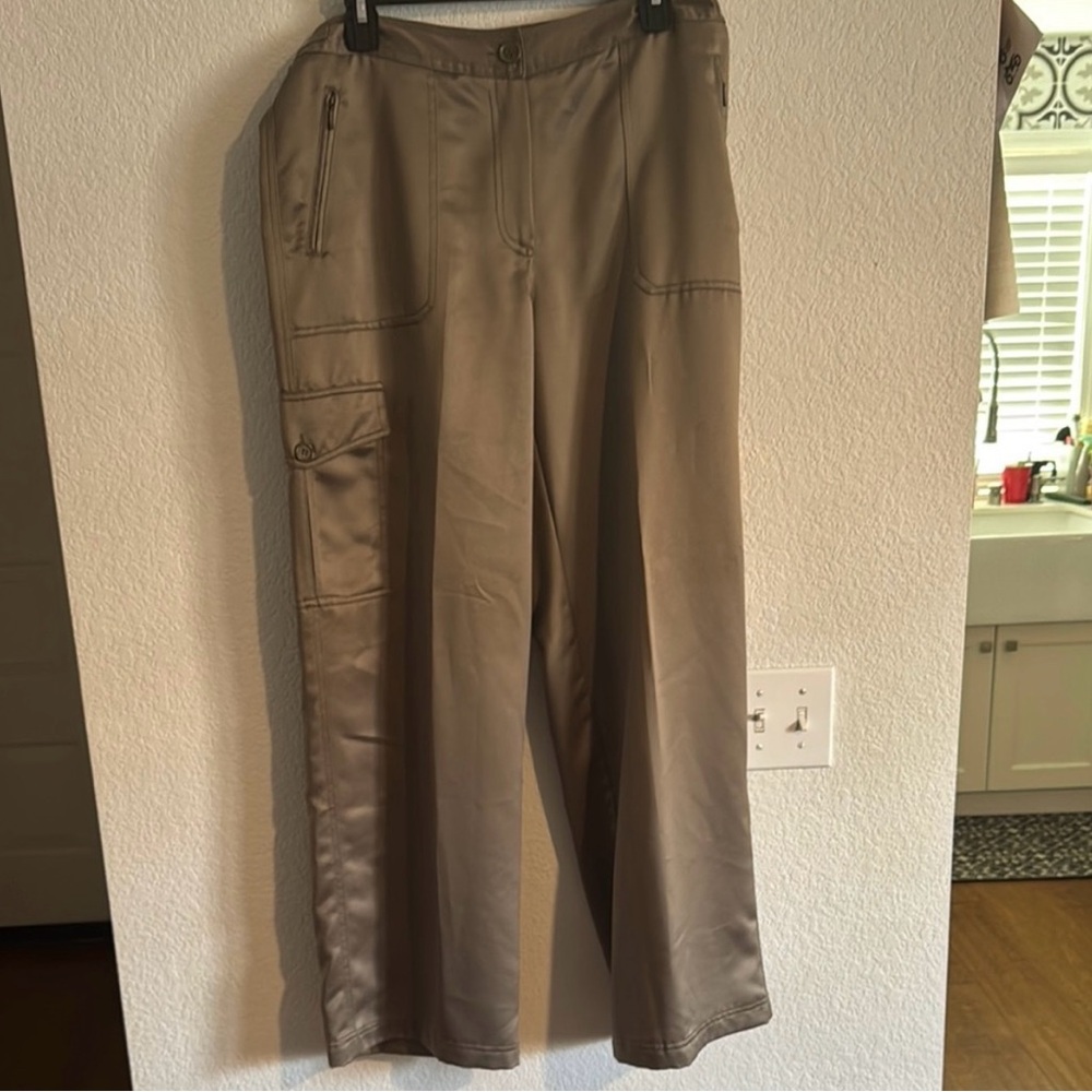 Bandolino Silky Women’s Cargo Pants size 12